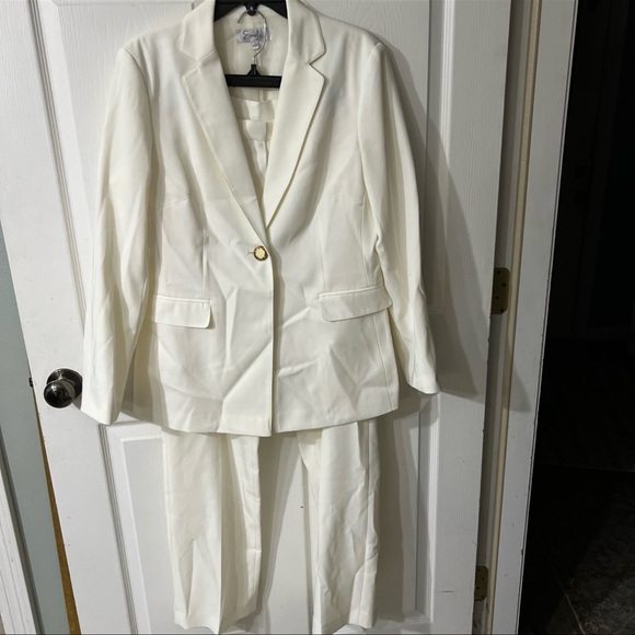 Emily Designs Classic Cream Men's Suit - Picture 1 of 6